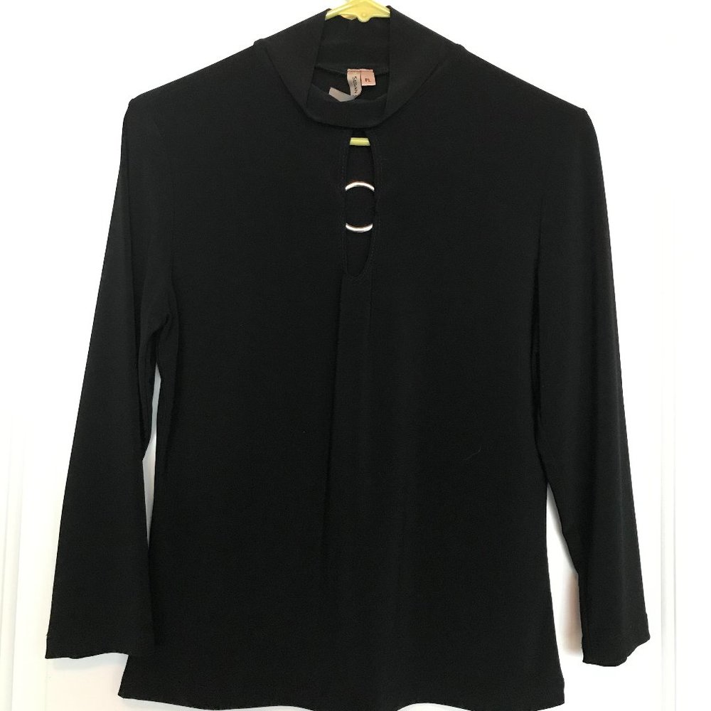 Women's Black Peak a Boo top PL